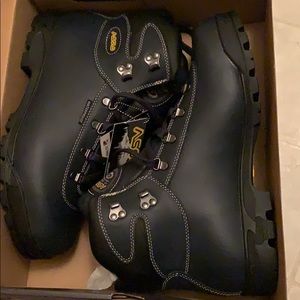 A solo boots